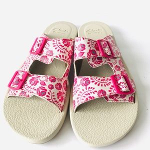 Clark’s pink sandals size 8